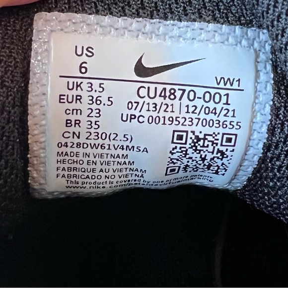 ⭐️ Nike Air Max AP Ladies Trainers Size 6 Black and White - Picture 9 of 9